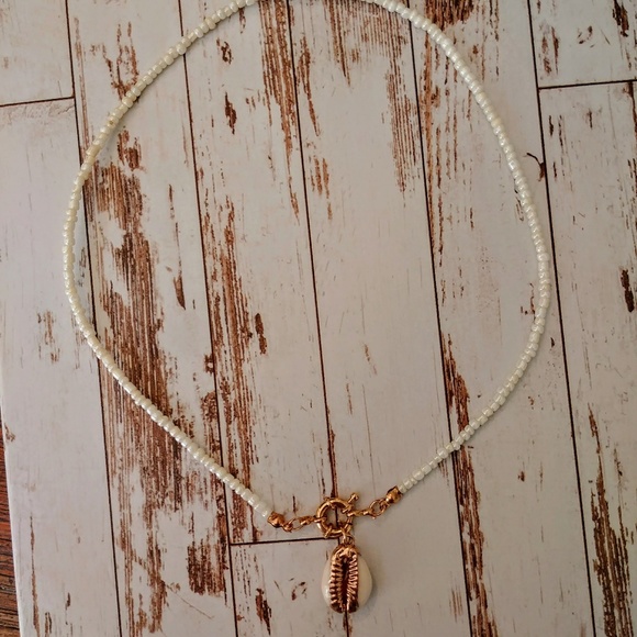 Seashell Treasure Necklace - Picture 5 of 7